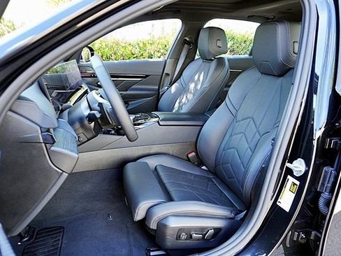 Used 2026 BMW 530i w/ Premium Package RWD image 15