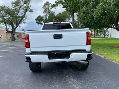 Used 2015 GMC Sierra 2500 Denali w/ Duramax Plus Package AWD/4WD image 8