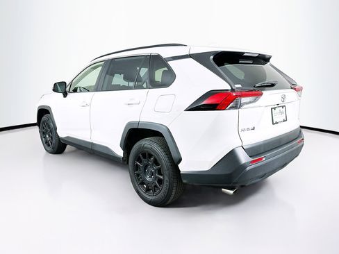 Used 2019 Toyota RAV4 LE image 5
