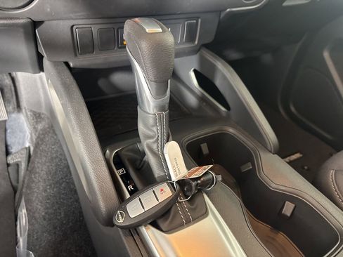 Used 2025 Nissan Frontier SV image 18