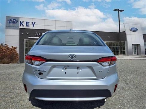 Used 2022 Toyota Corolla LE image 4
