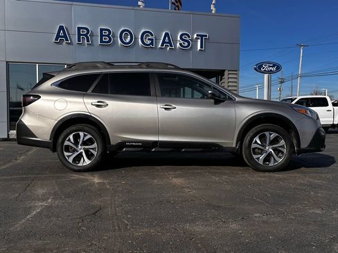 Used 2020 Subaru Outback Limited image 2