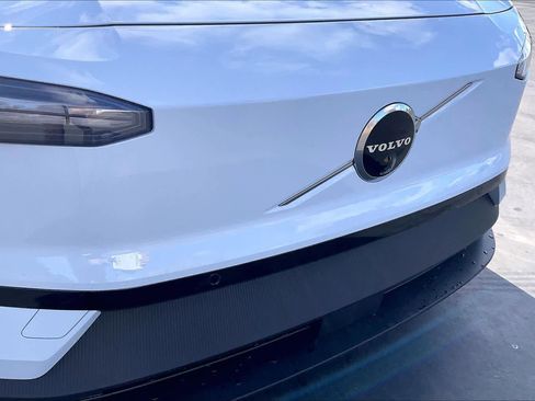 New 2025 Volvo EX30 Ultra w/ Protection Package Premier image 34