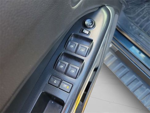 Used 2017 Chevrolet Colorado LT w/ Safety Package image 16