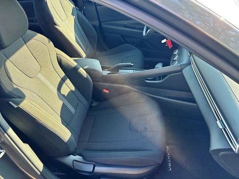 Certified 2025 Hyundai Elantra SE image 26