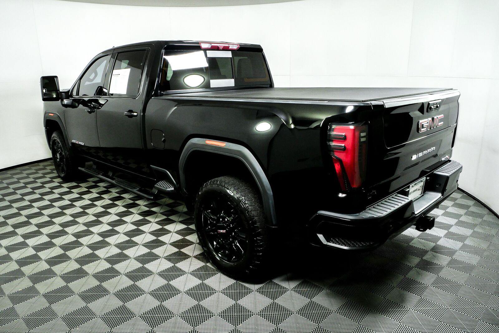 Used 2024 GMC Sierra 2500 AT4 w/ AT4 Preferred Package AWD/4WD image 25