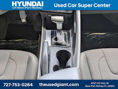 Used 2024 Hyundai Elantra SE FWD image 19
