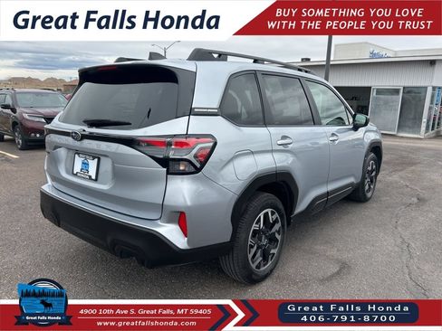 Used 2025 Subaru Forester Premium AWD/4WD image 9
