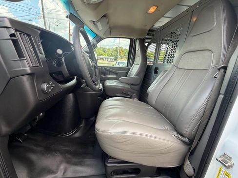 Used 2017 Chevrolet Express 2500 RWD image 22
