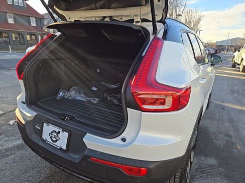 Certified 2024 Volvo XC40 Recharge Ultimate w/ Protection Package Premier image 7
