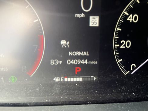 Used 2024 Honda Pilot Touring image 5