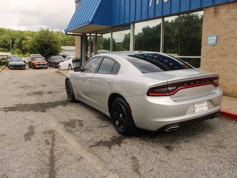 Used 2022 Dodge Charger SXT w/ Leather Interior Group RWD image 4