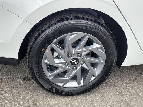 New 2026 Hyundai Elantra Hybrid FWD image 29