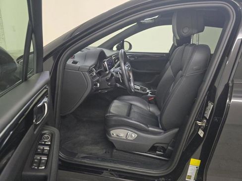 Used 2024 Porsche Macan Turbo AWD/4WD image 4