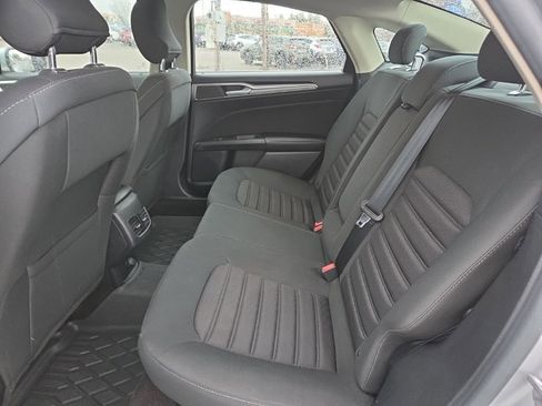 Used 2019 Ford Fusion SE image 18