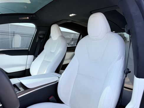 Used 2022 Tesla Model X image 31
