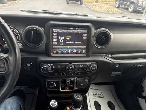 Used 2022 Jeep Wrangler Unlimited Sport w/ Sun And Sound Package image 23