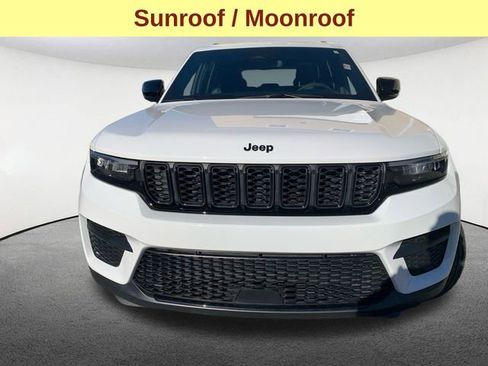 Used 2023 Jeep Grand Cherokee Altitude image 4