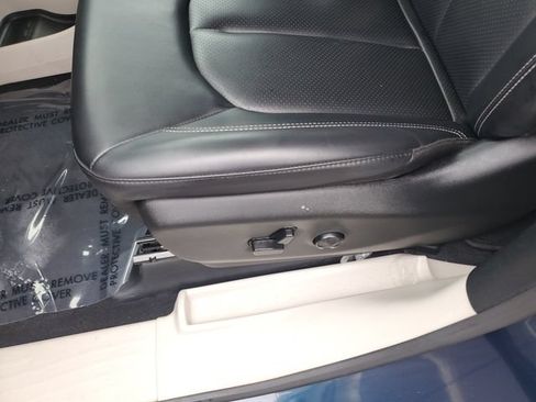 Used 2023 Chrysler Pacifica Touring-L FWD image 16