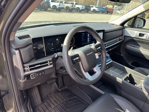 Used 2025 Hyundai Santa Fe Limited image 8