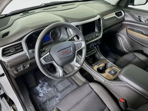 Used 2023 GMC Acadia SLE image 2