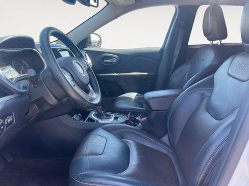 Used 2016 Jeep Cherokee Limited FWD image 9