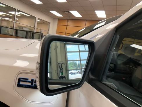 New 2025 Ford F150 Lightning Lariat image 24