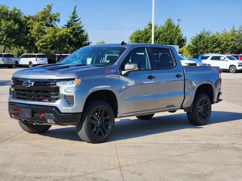 Used 2025 Chevrolet Silverado 1500 LT Trail Boss w/ Convenience Package II image 3