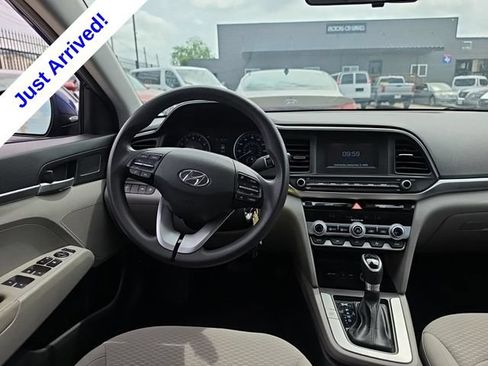 Used 2020 Hyundai Elantra SE FWD image 6