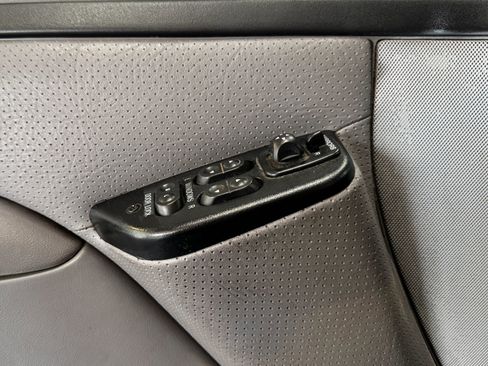 Used 1996 Ford Bronco image 13