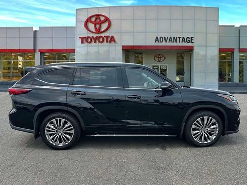 Used 2022 Toyota Highlander Platinum AWD/4WD image 5