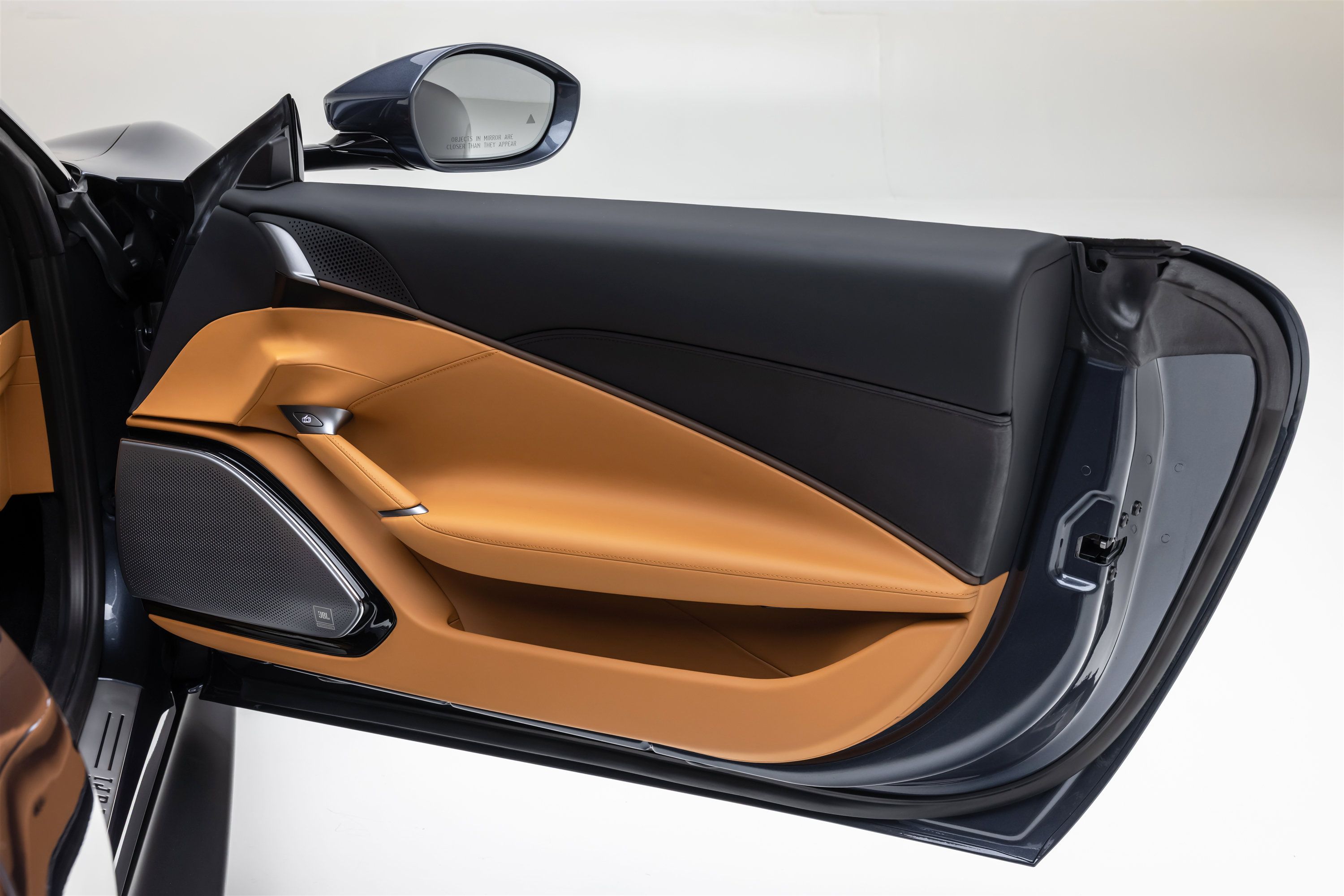 Certified 2025 Ferrari Roma Spider RWD image 28