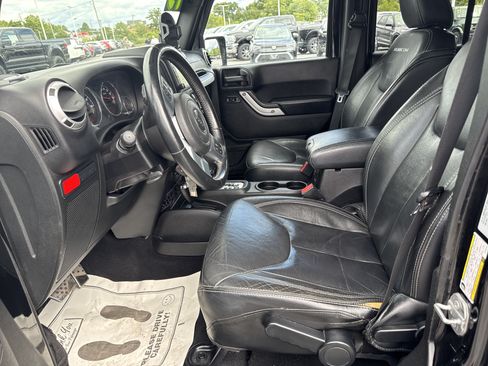 Used 2015 Jeep Wrangler Unlimited Rubicon AWD/4WD image 12