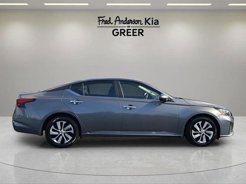 Used 2023 Nissan Altima 2.5 S image 2
