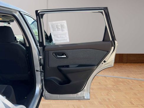 Used 2023 Nissan Rogue SV image 13