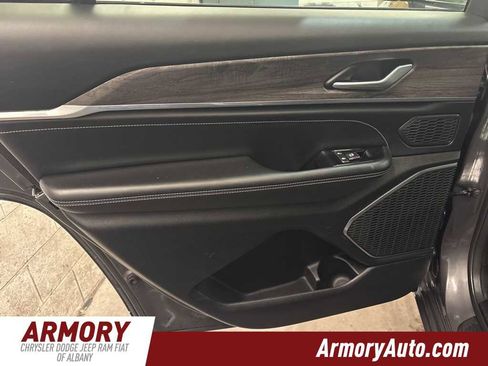 Used 2023 Jeep Grand Cherokee L Overland image 28