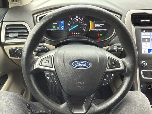 Used 2019 Ford Fusion SE image 10