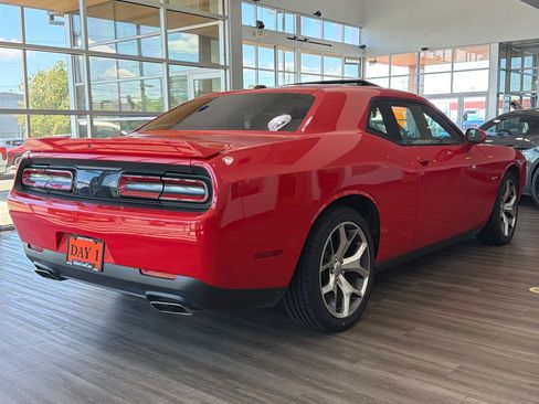 Used 2016 Dodge Challenger R/T RWD image 5