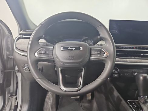 Used 2024 Jeep Compass Latitude AWD/4WD image 14