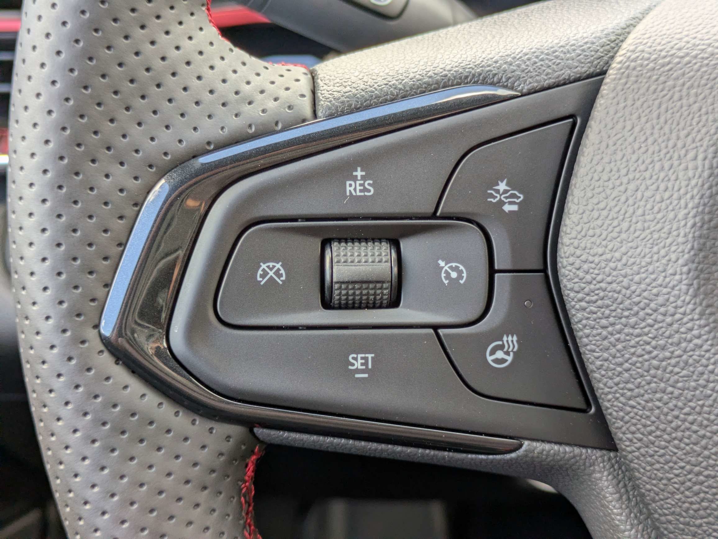 New 2026 Chevrolet Trax RS w/ Sunroof Package FWD image 16