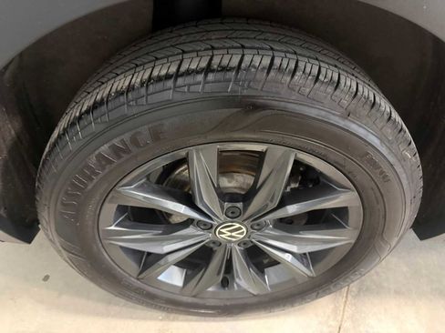 Used 2024 Volkswagen Tiguan SE w/ Panoramic Sunroof Package AWD/4WD image 13