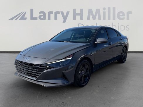 Used 2023 Hyundai Elantra SEL image 1