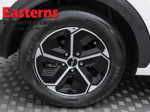 Used 2023 Kia Niro EX image 27