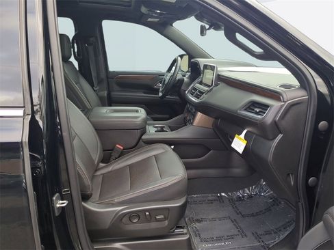 Used 2023 Chevrolet Suburban High Country image 28