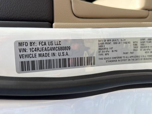 Used 2021 Jeep Grand Cherokee Laredo RWD image 38