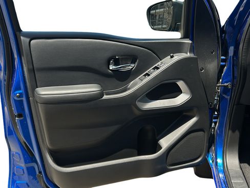 Used 2025 Nissan Frontier SV RWD image 10
