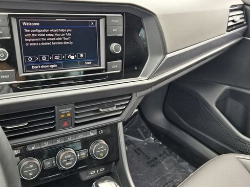 Used 2024 Volkswagen Jetta SE w/ Panoramic Sunroof Package FWD image 22
