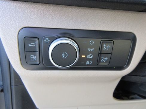 Used 2022 Ford Escape Titanium image 24