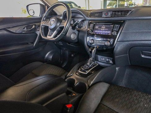 Used 2018 Nissan Rogue SV image 33