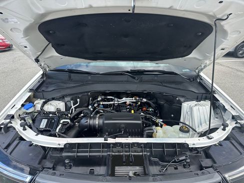 Used 2022 Ford Explorer XLT w/ Equipment Group 202A image 30